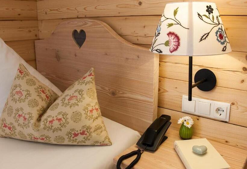 Пансион Forstnerwirt Hotel | Stubn | Biergarten