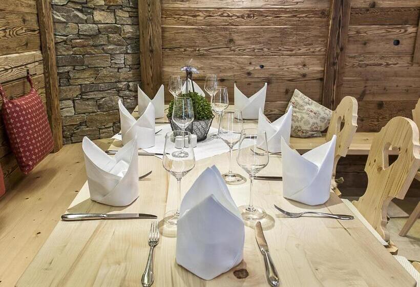 Пансион Forstnerwirt Hotel | Stubn | Biergarten