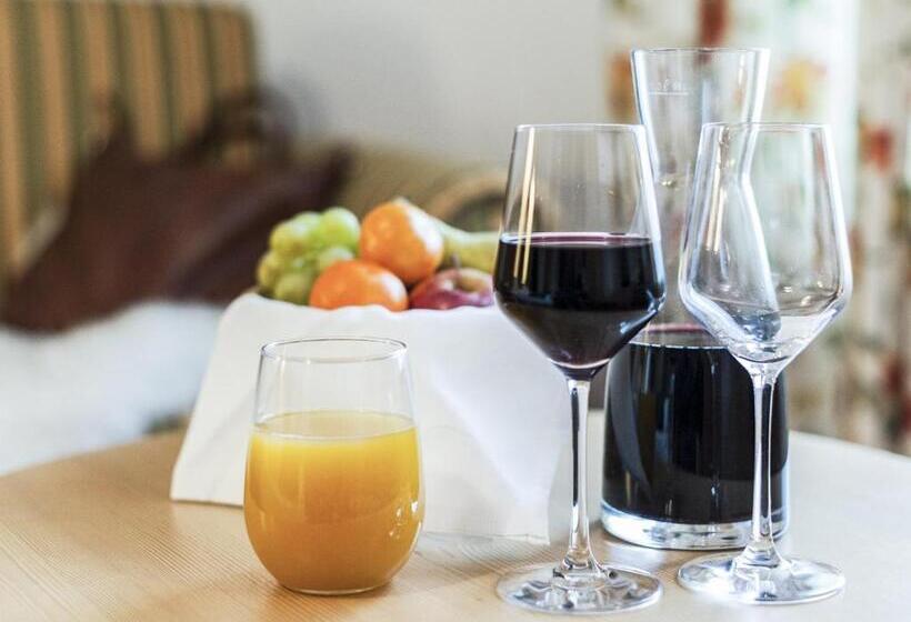 Пансион Forstnerwirt Hotel | Stubn | Biergarten