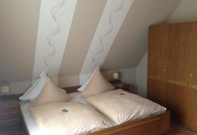 بنسيون Landgasthof Emden