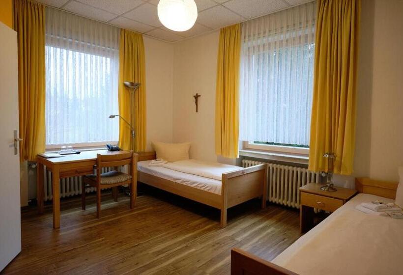 Резиденция St. Bonifatiuskloster   Geistliches Zentrum