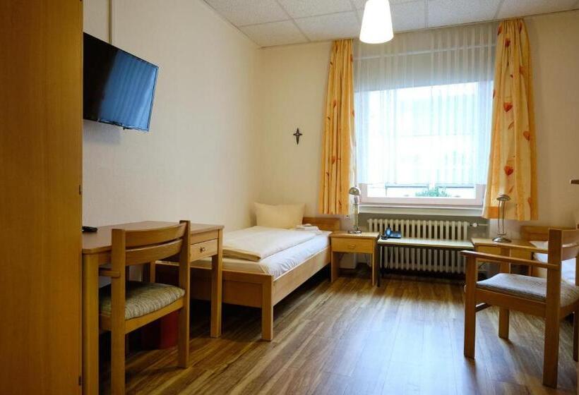 Резиденция St. Bonifatiuskloster   Geistliches Zentrum