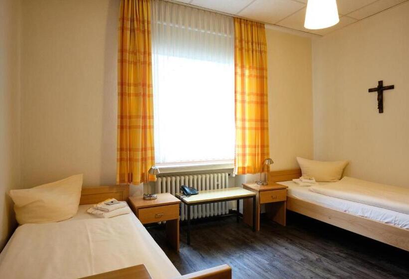 Резиденция St. Bonifatiuskloster   Geistliches Zentrum