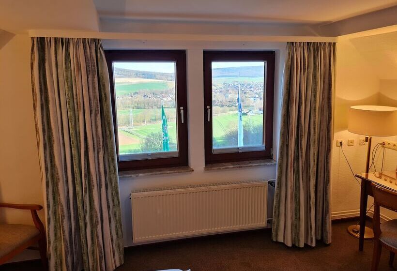 Waldquelle   Baumhaushotel Aerzen