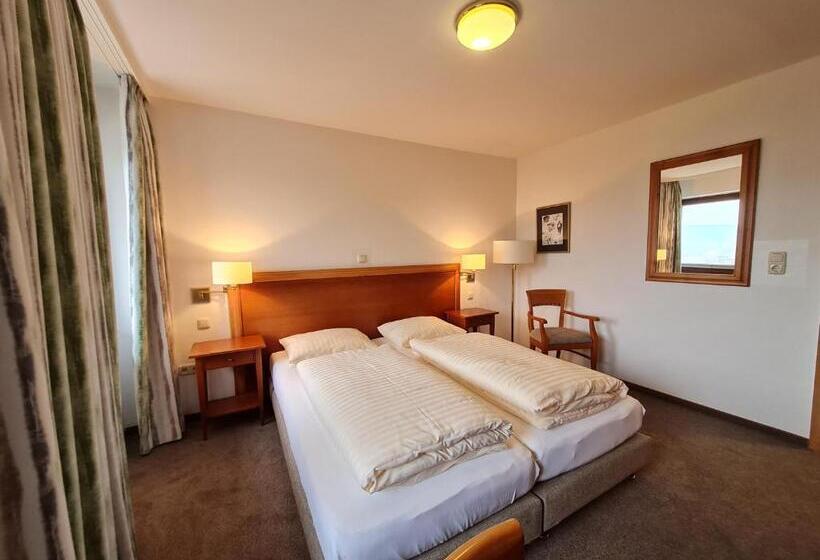 Waldquelle   Baumhaushotel Aerzen