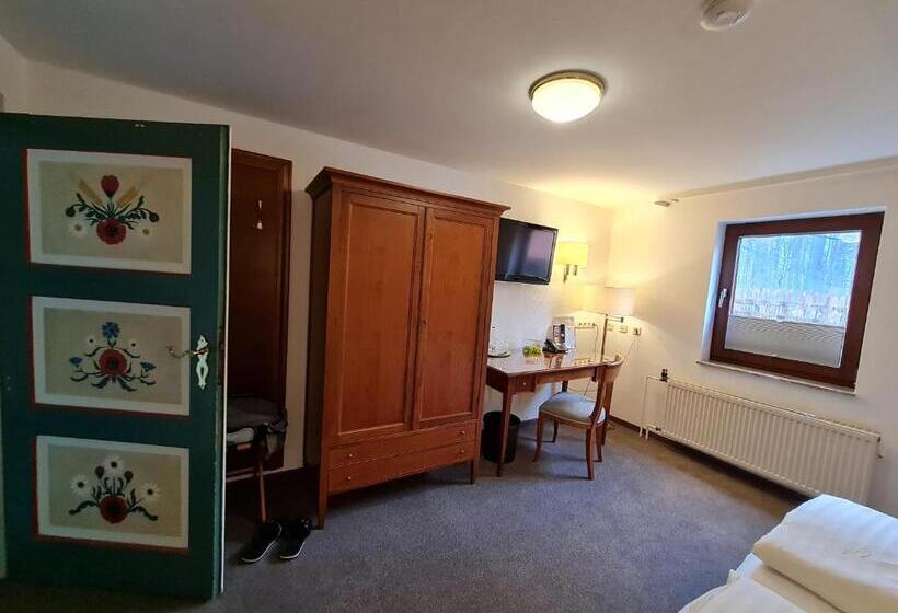 Waldquelle   Baumhaushotel Aerzen