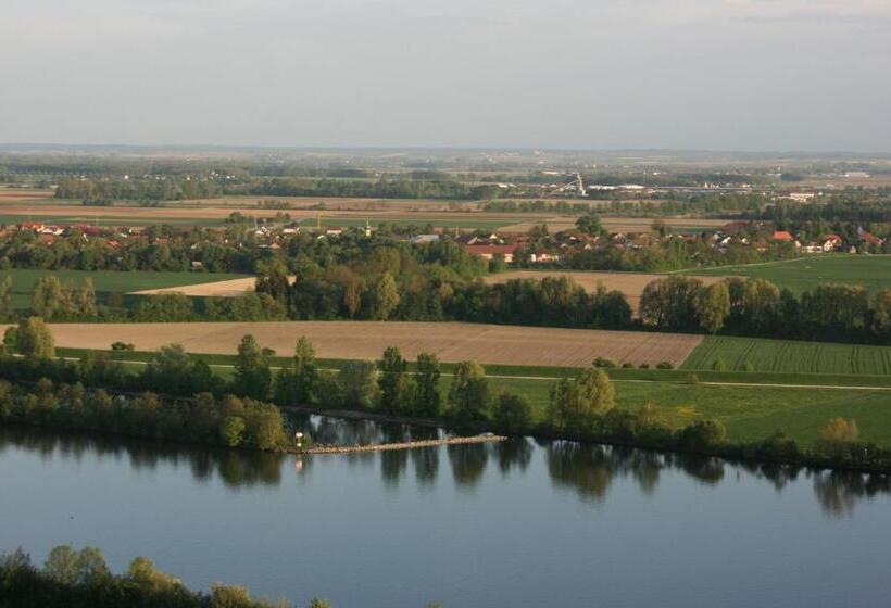 ベッドアンドブレックファースト Am Donaubogen