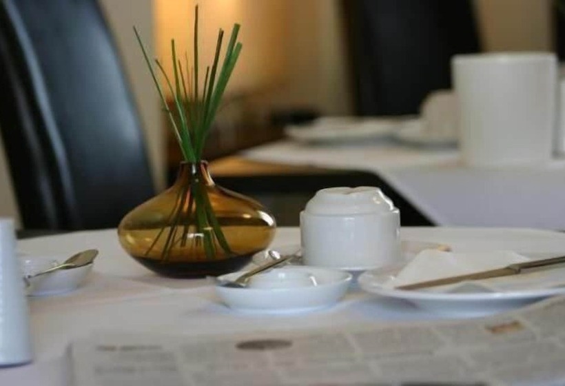 هتل Augsburg Langemarck