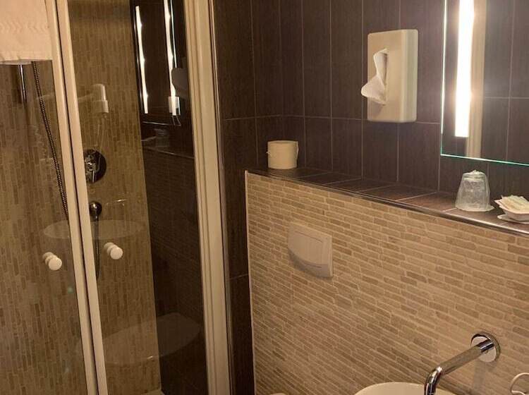 هتل Augsburg Langemarck