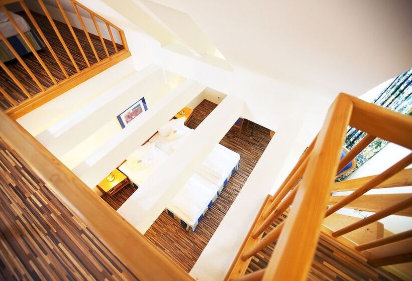 Отель Goldener Adler Garni