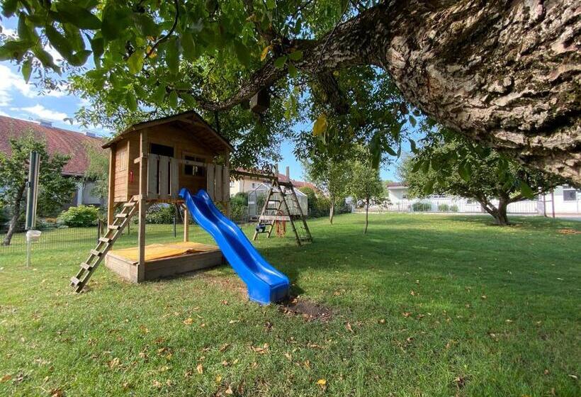 Отель Pension Scharl Am Maibaum