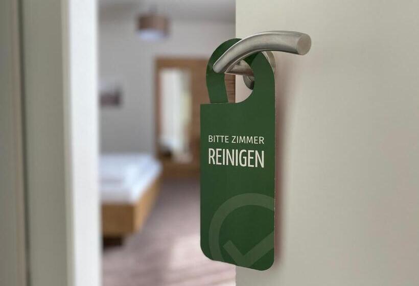 Отель Pension Scharl Am Maibaum