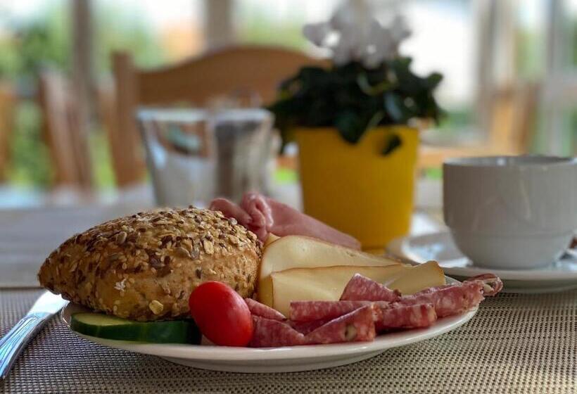 Отель Pension Scharl Am Maibaum