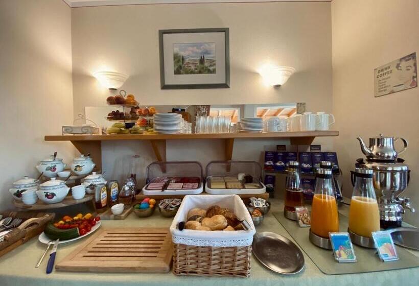 Отель Pension Scharl Am Maibaum