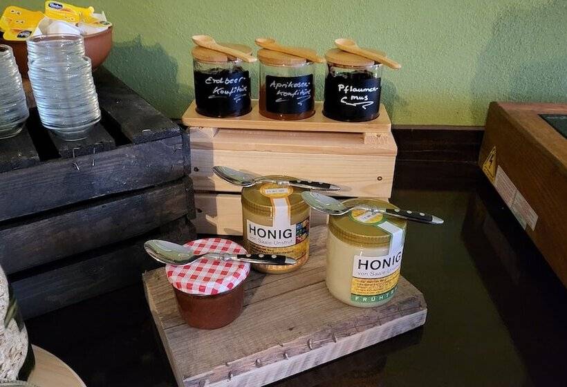 호텔 Pension Zur Neuenburg