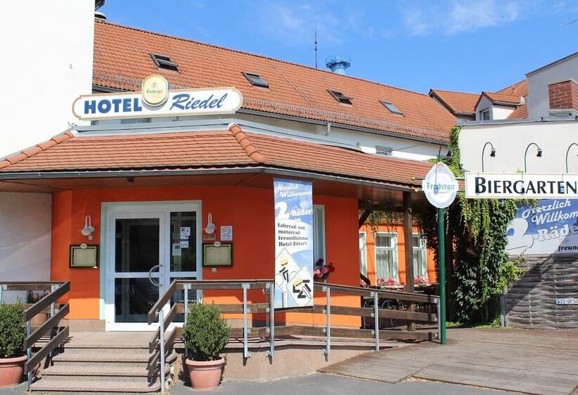 ホテル Riedel