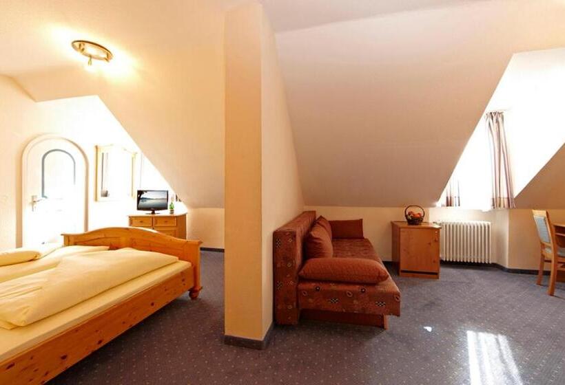 هتل Vier Jahreszeiten