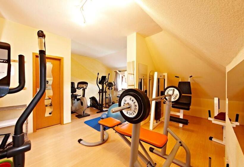 هتل Vier Jahreszeiten