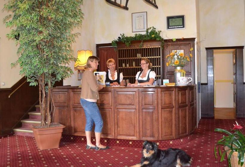 هتل Vier Jahreszeiten