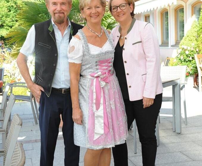 ホテル Vierjahreszeiten