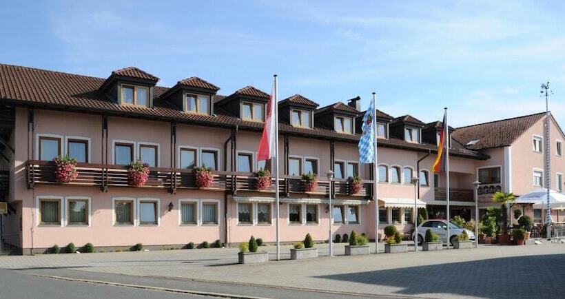 ホテル Vierjahreszeiten