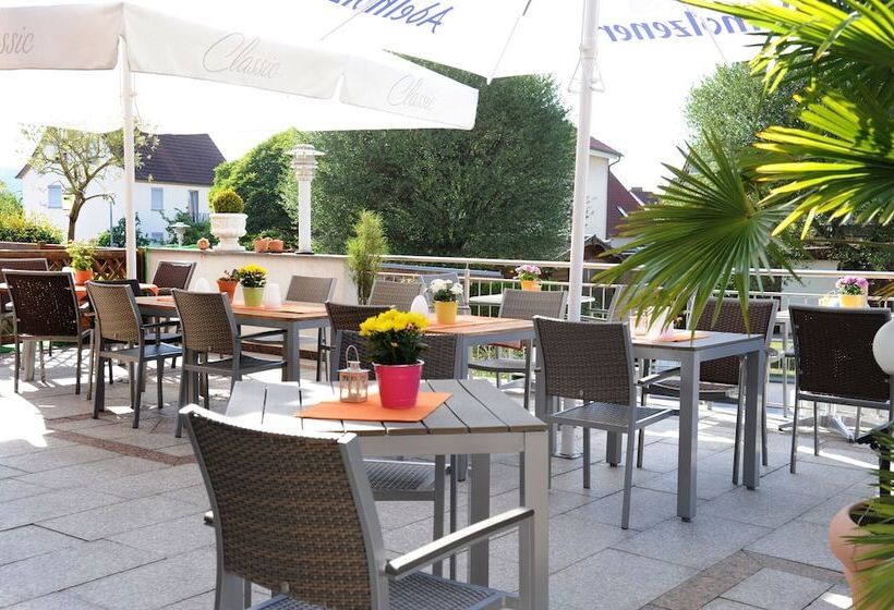 ホテル Vierjahreszeiten