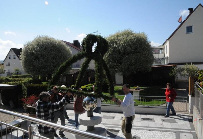 ホテル Vierjahreszeiten