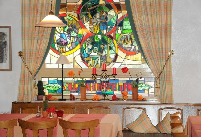 ホテル Vierjahreszeiten