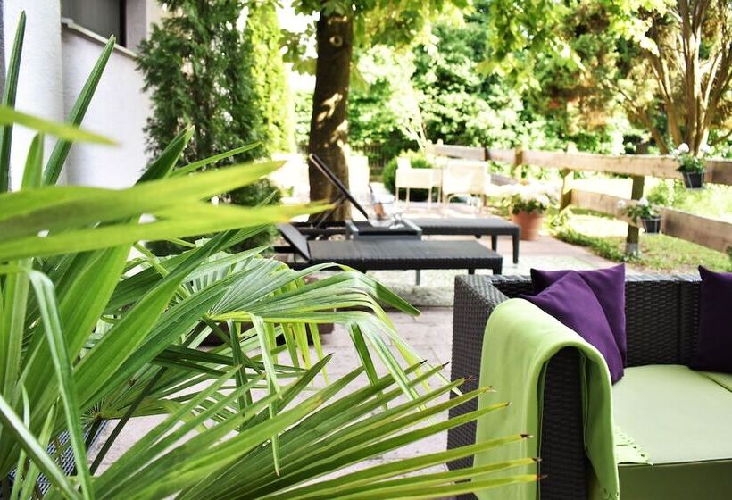 Отель Zum See Garni