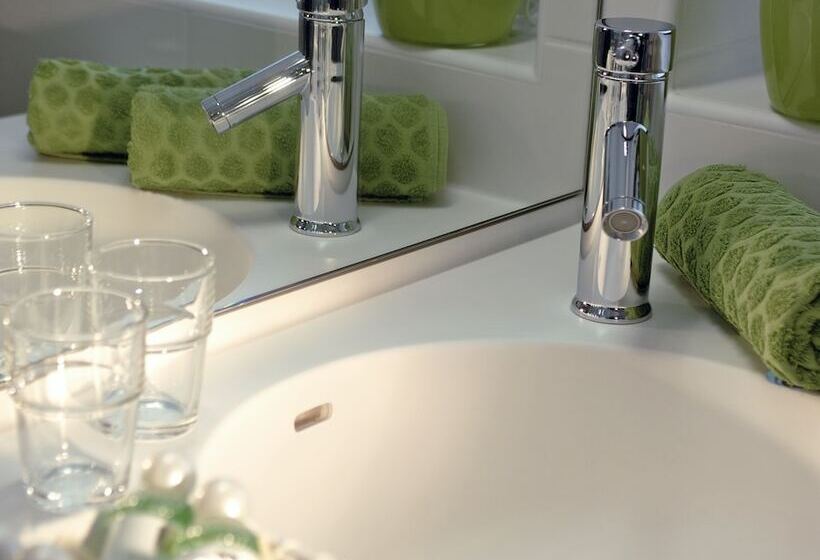 Отель Zum See Garni