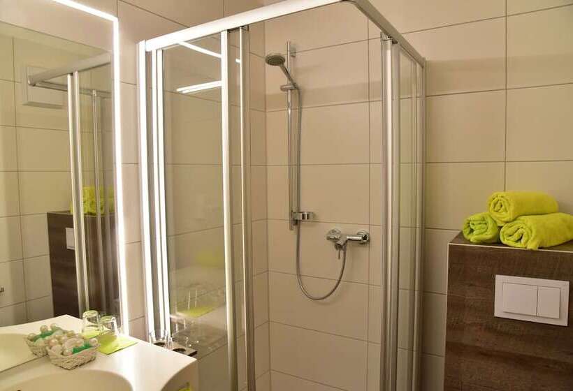 Отель Zum See Garni