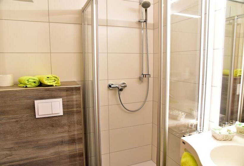 Отель Zum See Garni