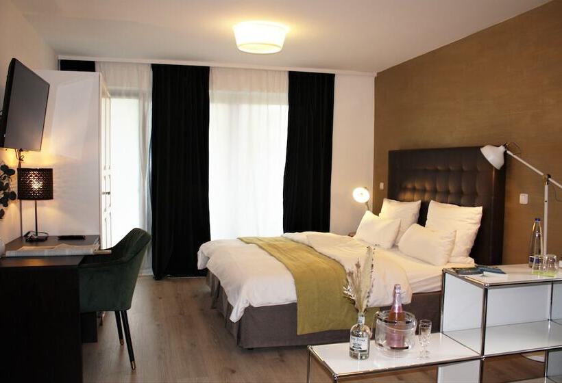 Отель Zum See Garni