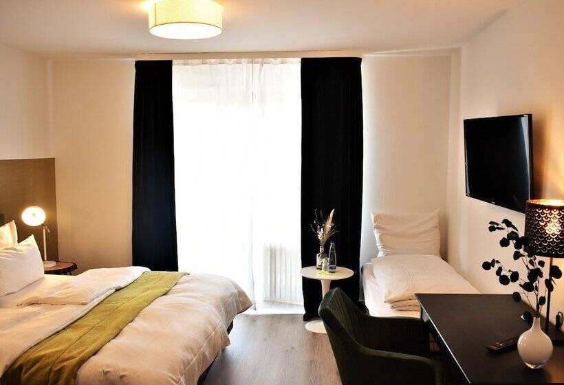 Отель Zum See Garni