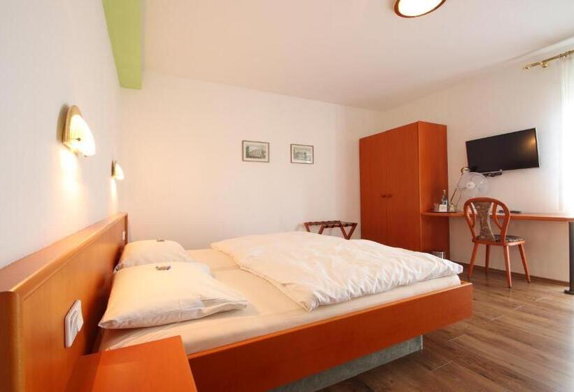 ペンション Dörfler Garni