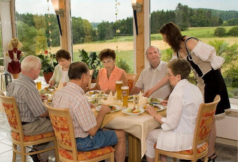 ペンション Landgasthof   Café Anni