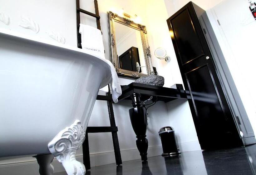 Villa Adelees Boutique