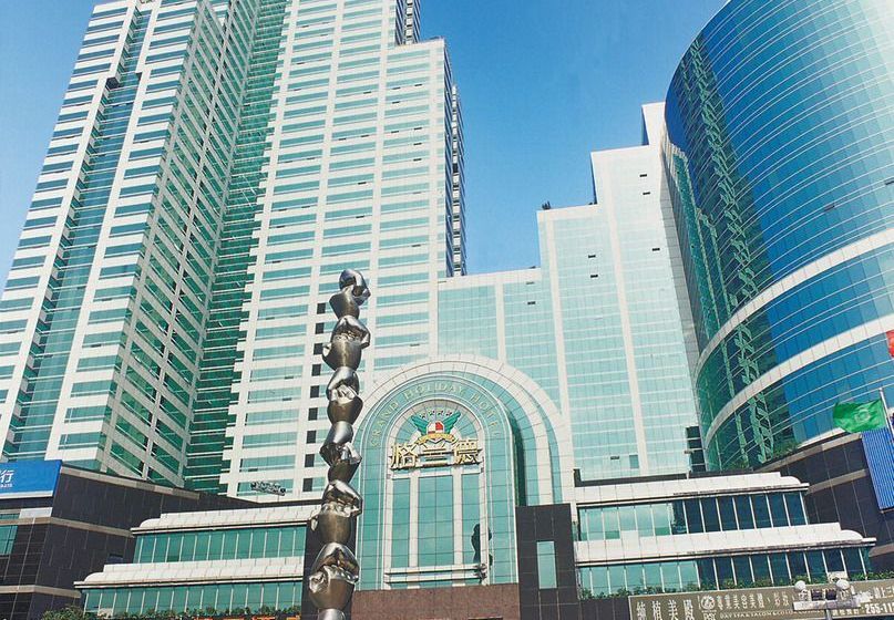 هتل Grand Holiday