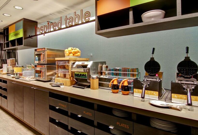 ホテル Home2 Suites By Hilton West Edmonton, Alberta, Canada