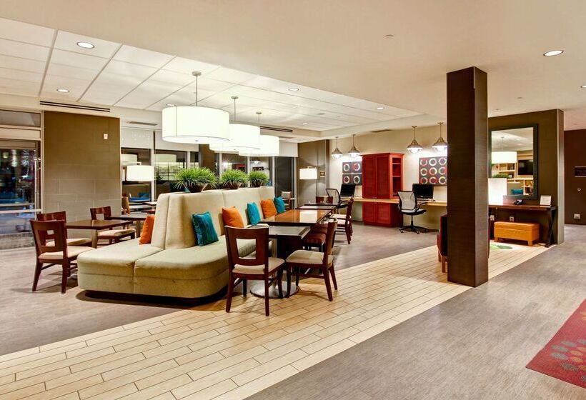 ホテル Home2 Suites By Hilton West Edmonton, Alberta, Canada