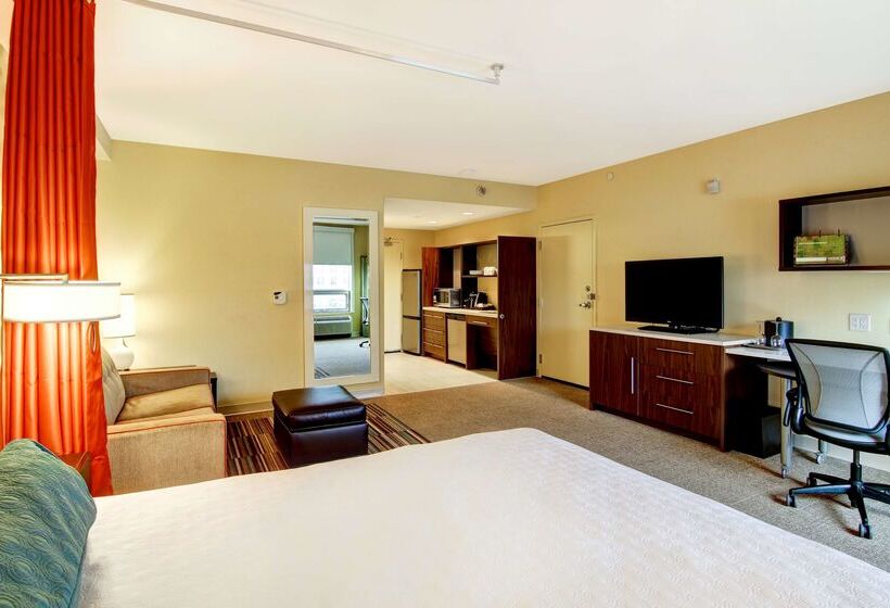 ホテル Home2 Suites By Hilton West Edmonton, Alberta, Canada