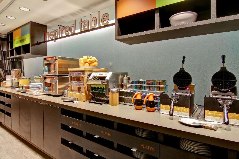 ホテル Home2 Suites By Hilton West Edmonton, Alberta, Canada