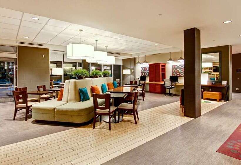 ホテル Home2 Suites By Hilton West Edmonton, Alberta, Canada