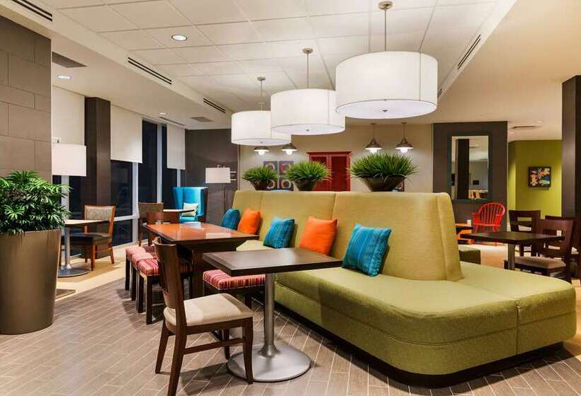 ホテル Home2 Suites By Hilton West Edmonton, Alberta, Canada