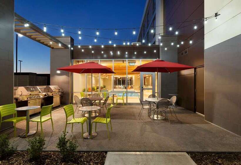 ホテル Home2 Suites By Hilton West Edmonton, Alberta, Canada