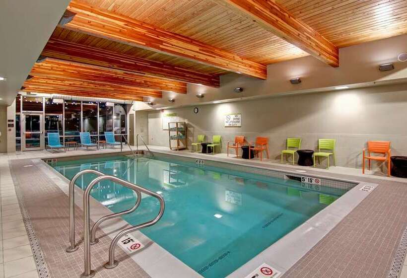 ホテル Home2 Suites By Hilton West Edmonton, Alberta, Canada
