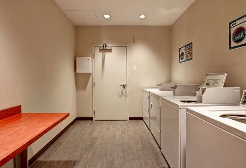 ホテル Home2 Suites By Hilton West Edmonton, Alberta, Canada