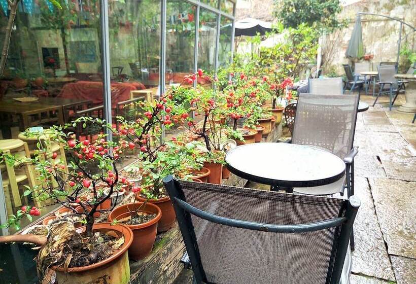 호텔 Shaoxing Laotaimen Luxun Native Place Youth Hostel