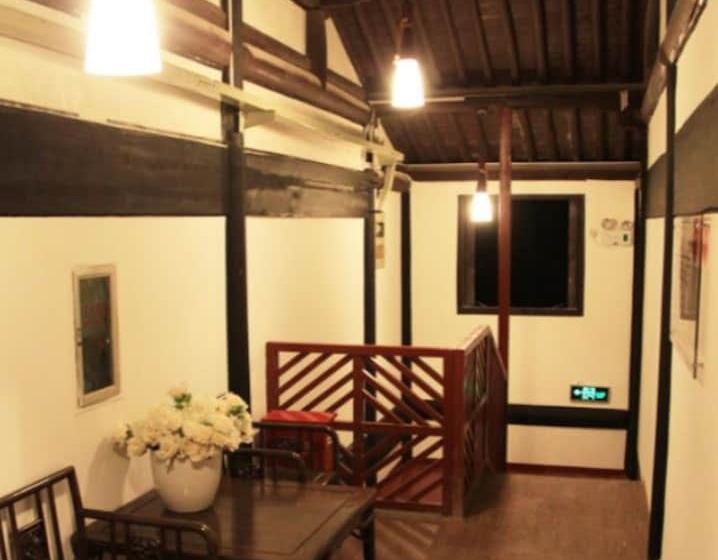 호텔 Shaoxing Laotaimen Luxun Native Place Youth Hostel