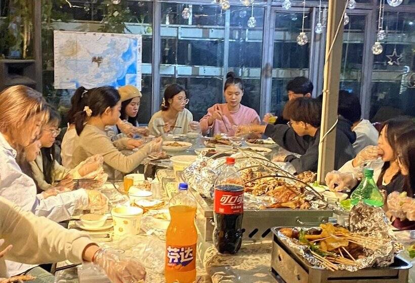 호텔 Shaoxing Laotaimen Luxun Native Place Youth Hostel